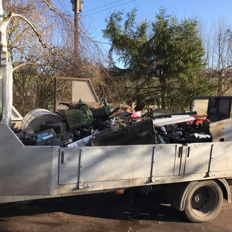 track full of old metal